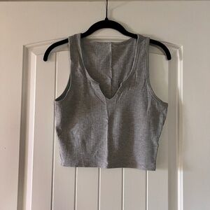 Notched cropped tank top